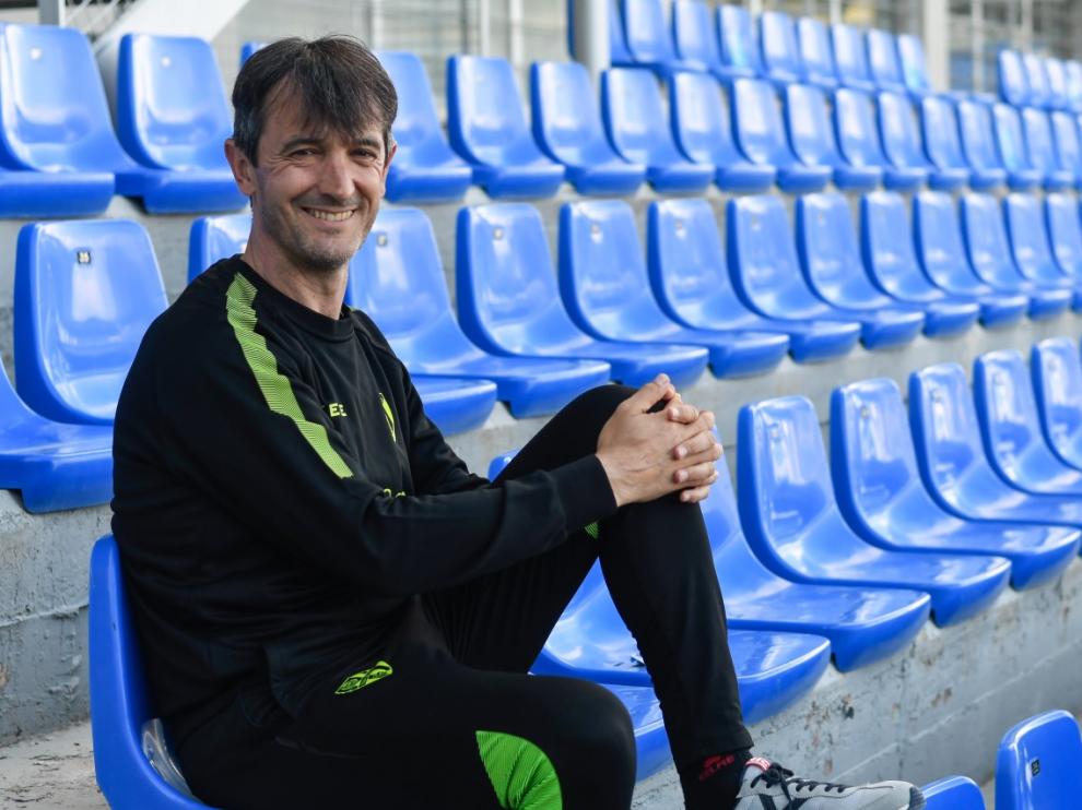 Pacheta, sonriente en la grada de El Alcoraz.