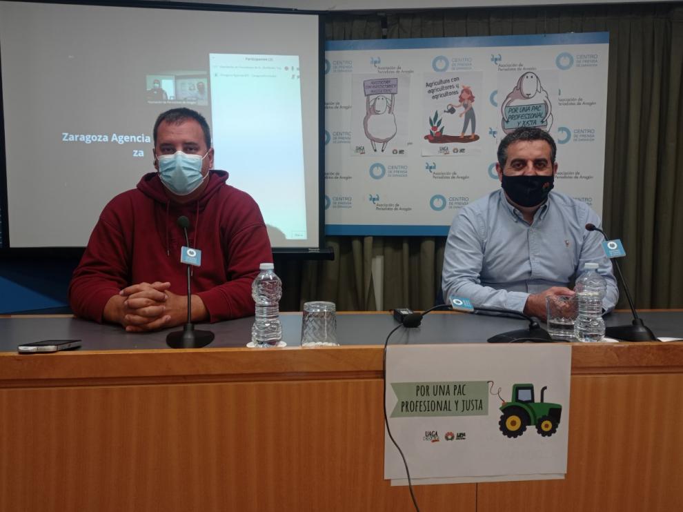 Los secretarios generales de UAGA y UPA-Aragón, durante la presentación de la tractorada en Zaragoza.