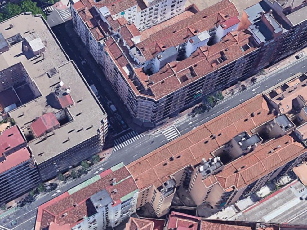 Los hechos han tenido lugar en el Camino de las Torres de Zaragoza, en su confluencia con la calle Joaquín Sanz.