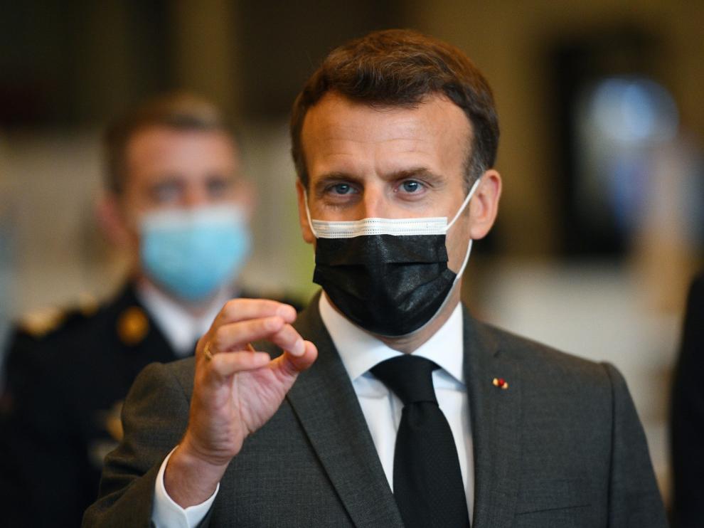 Macron visits a COVID-19 vaccination center