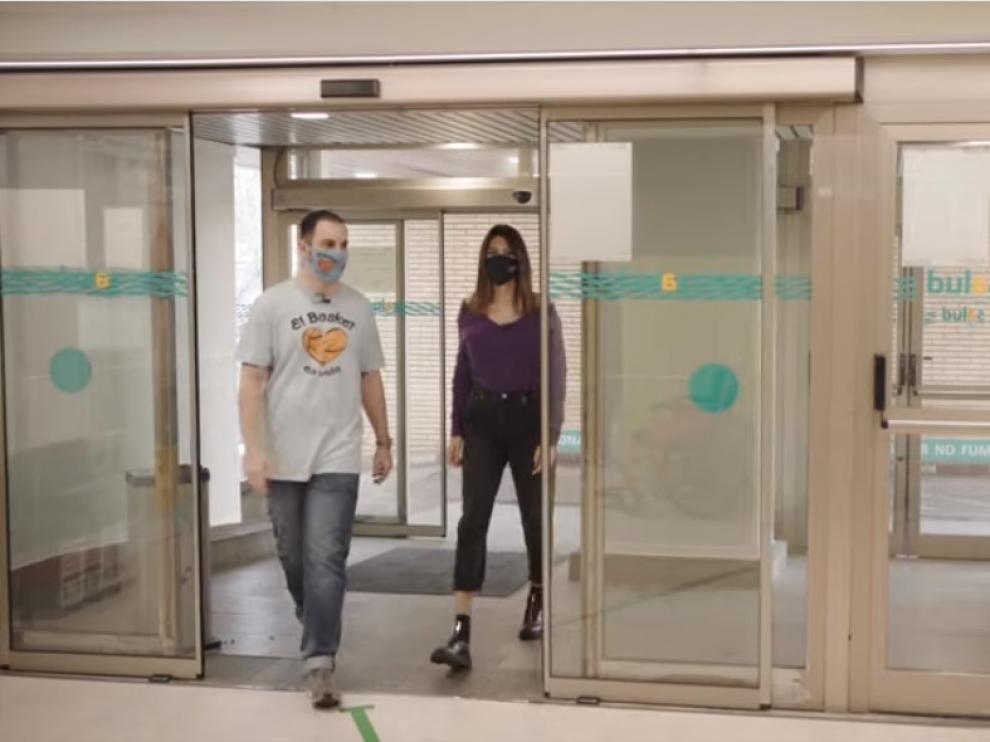 Alberto Béjar y Milena Martín, en su visita al Servet.