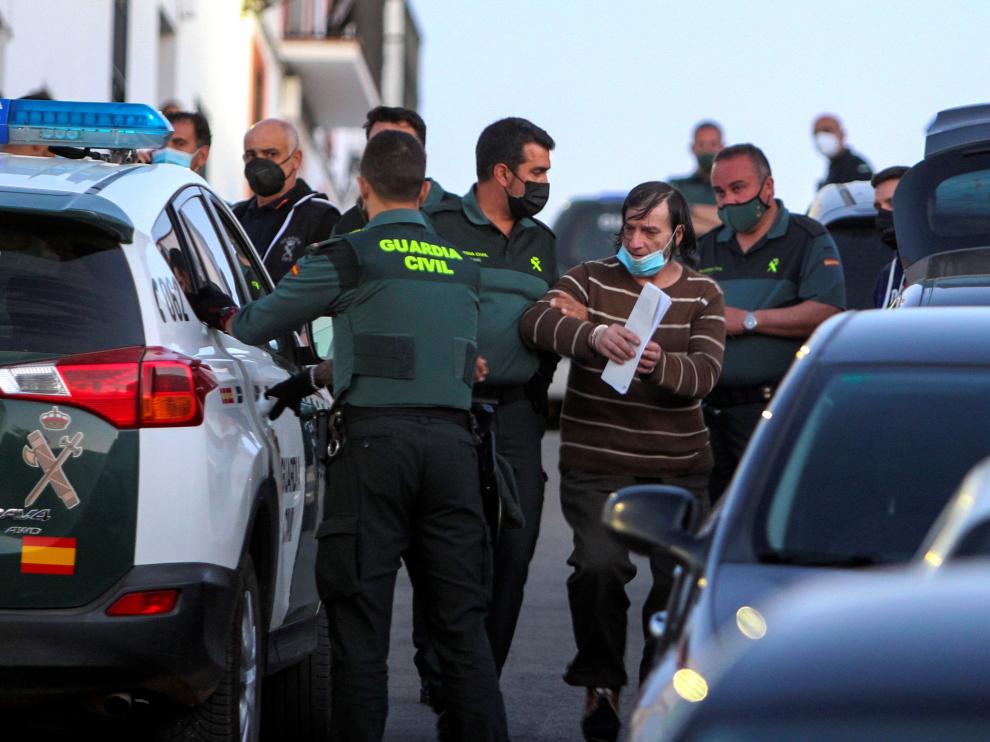 Momento de la detención en Los Santos de Maimona