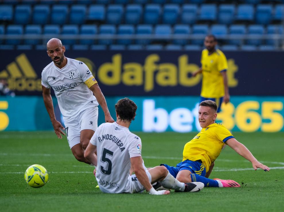 Mikel Rico y Mosquera, durante el partido contra el Cádiz.
