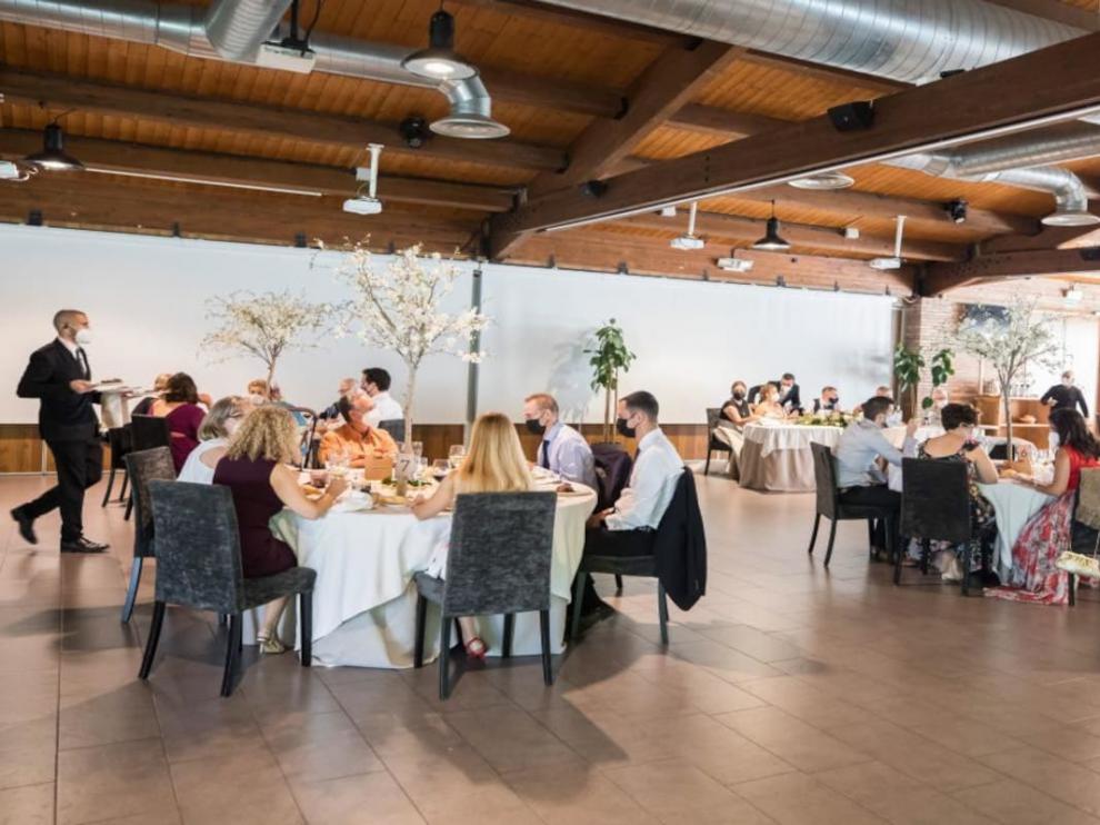 Bodas y comuniones celebradas este fin de semana en La Alquería, en la carretera de Logroño.