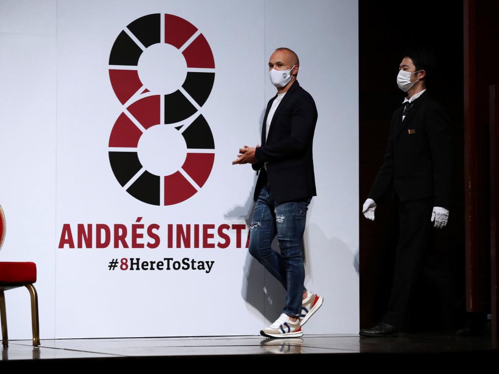 Iniesta, este martes, en la comparencia en la que ha anunciado que seguirá en el Kobe.