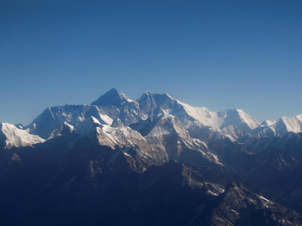 Vista del Everest, techo del planeta en la cordillera del Himalaya
