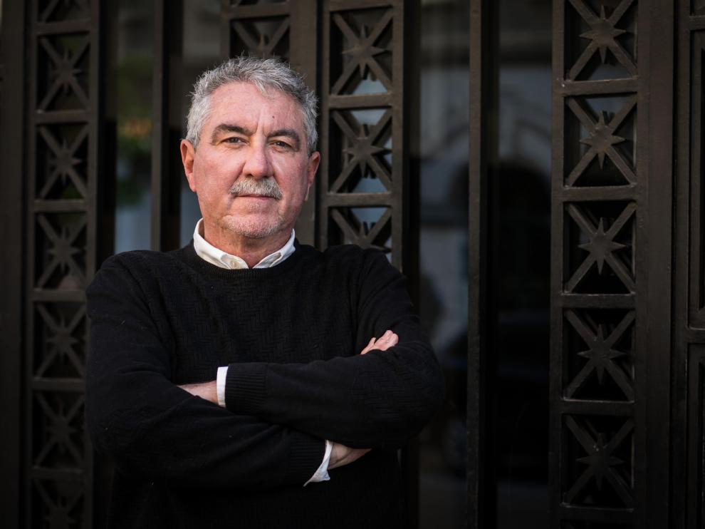 Manuel Avilés, exdirector de la prisión de Nanclares de Oca, en su visita a Zaragoza para presentrar su libro 'De prisiones, putas y pistolas' (Sinficción).