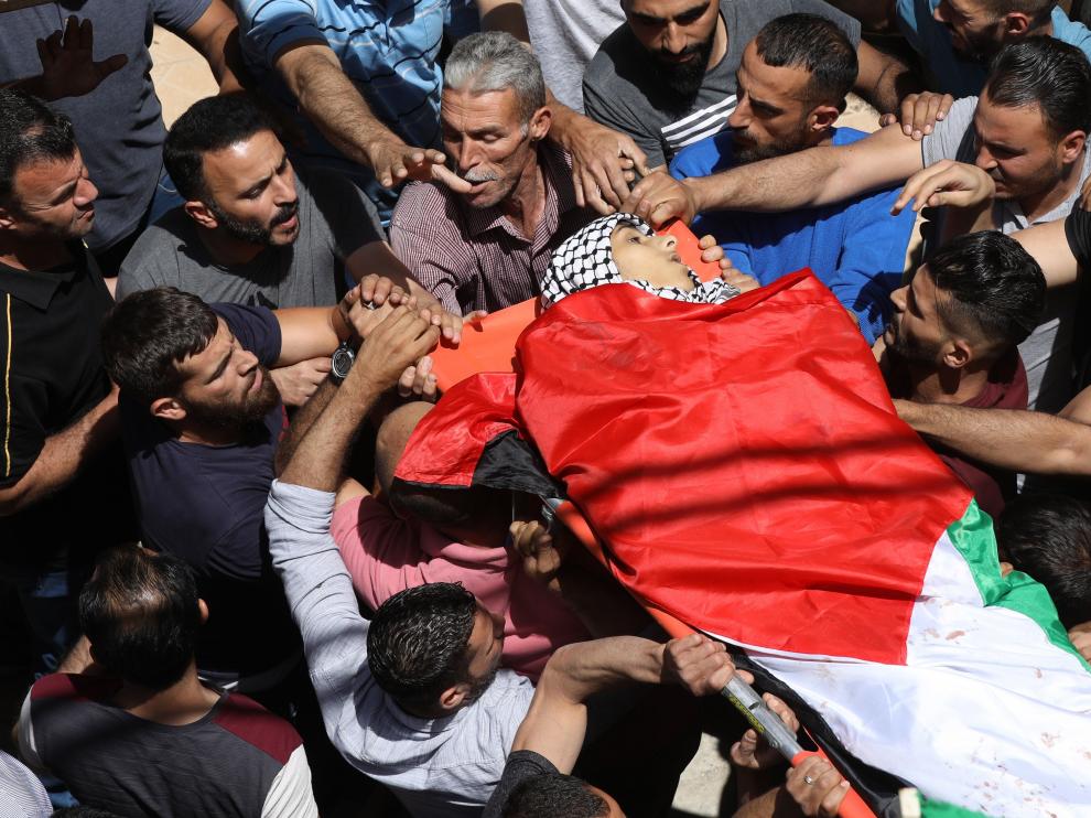 Un entierro de un joven muerto por los disparos de soldados israelíes.