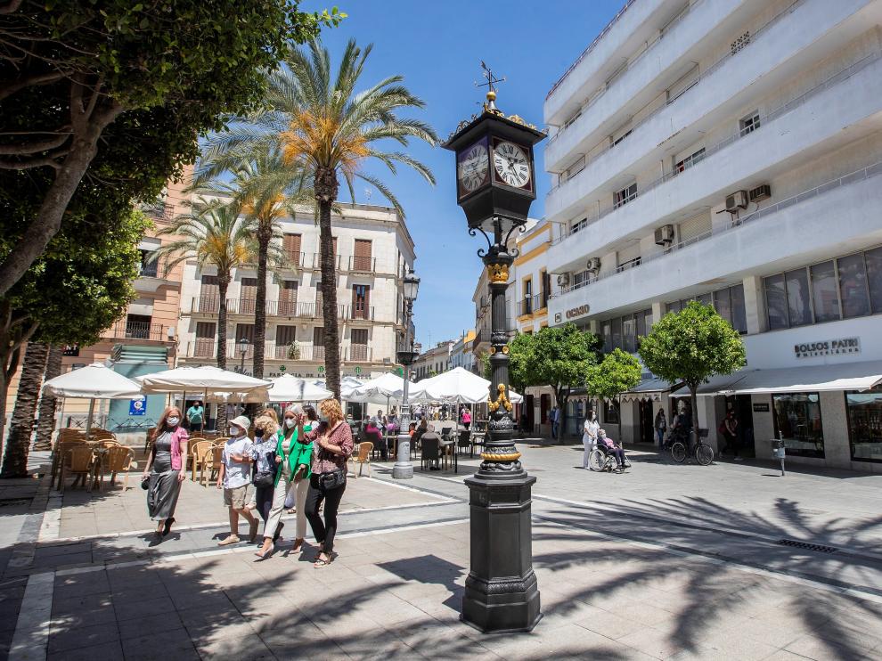 El primer reloj farola de España, de 1853, vuelve a dar la hora