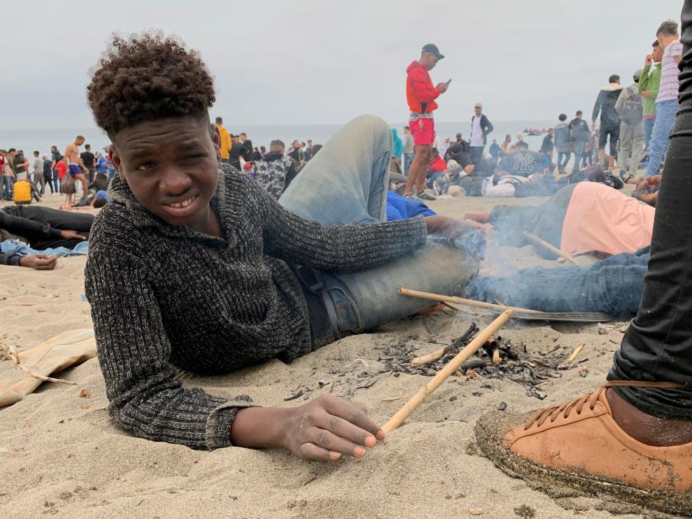 Cientos de migrantes se dirigen a Ceuta desde Marruecos