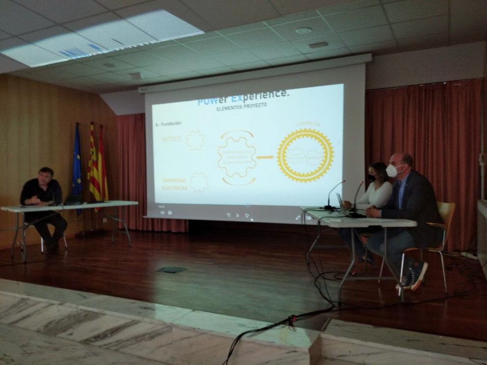 Los parlamentarios de Teruel Existe Tomás Guitarte, Bea Martín y Joaquín Egea, en la presentación de 'Power experience' en Utrillas.