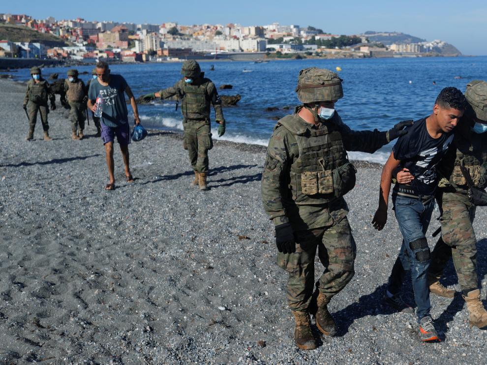 Thousands of migrants cross the Spanish-Moroccan border