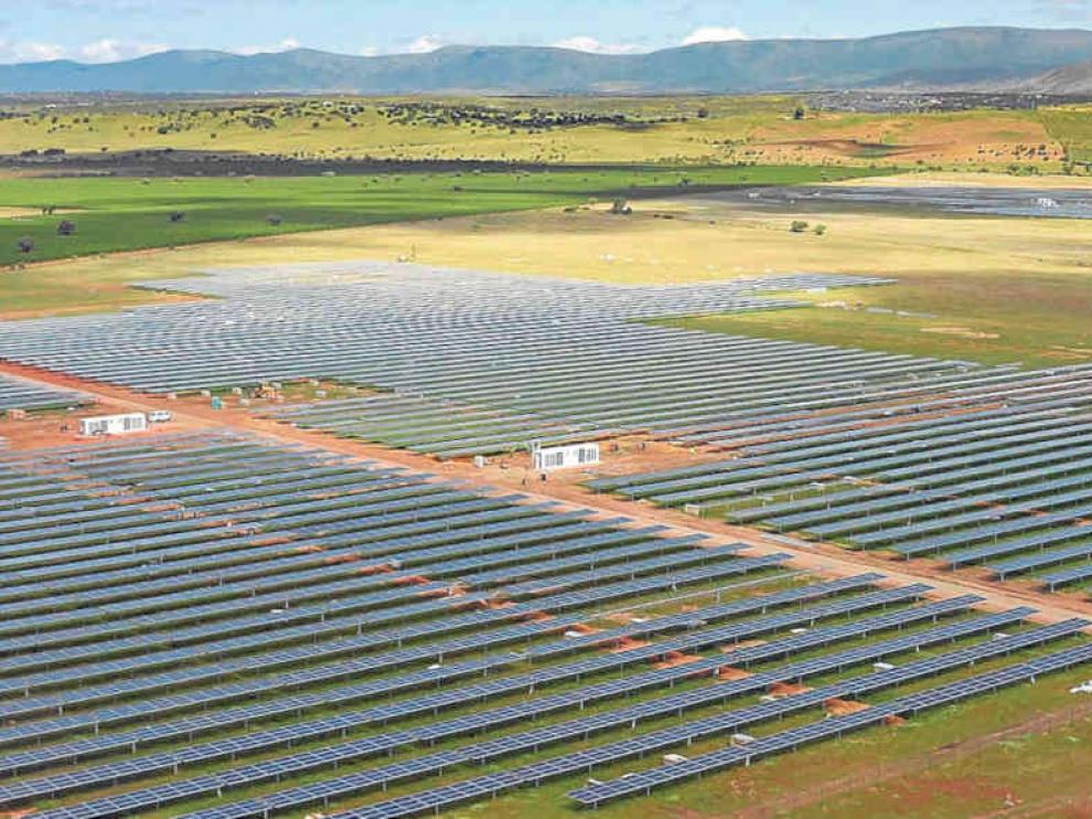 Las placas solares suponen una buena opción para generar energía renovable.