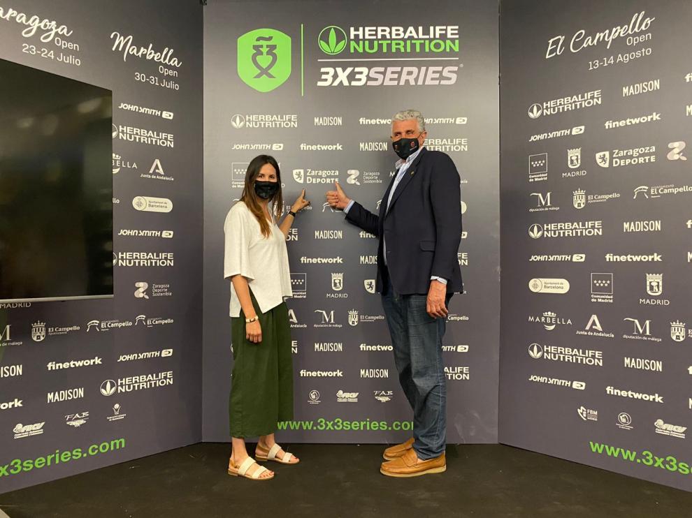 La concejala de Deportes, Cristina García, junto al Embajador FEB Fernando Romay