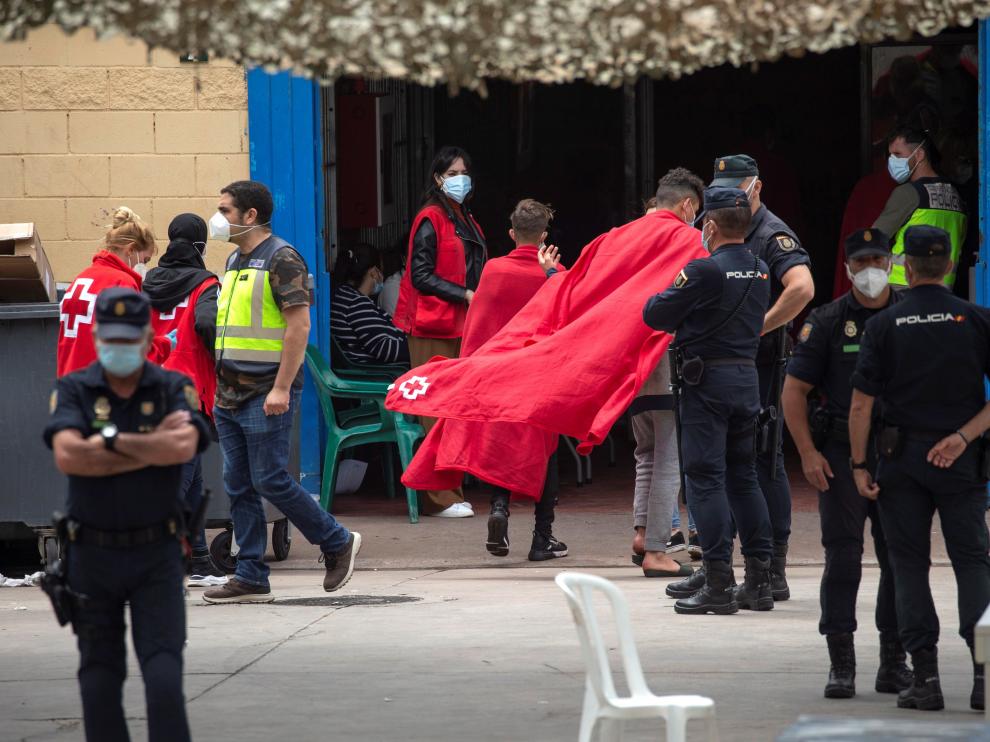 850 menores inmigrantes permanecen en la ciudad española de Ceuta