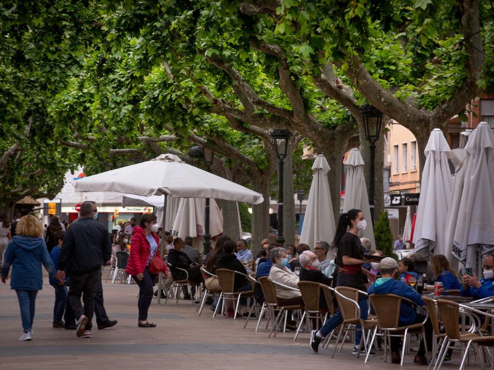Las terrazas presentaban un animado aspecto este sábado, primer día de desconfinamiento, en el centro de Calatayud