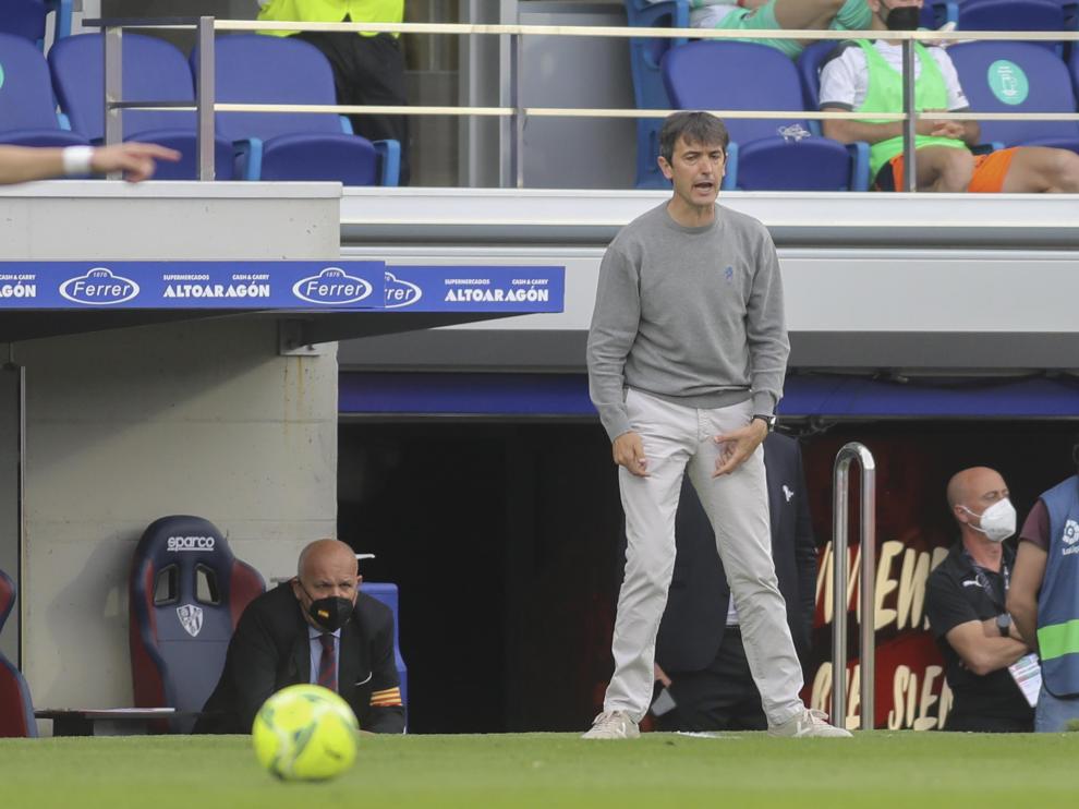 Pacheta, en un momento del partido frente al Valencia en El Alcoraz.