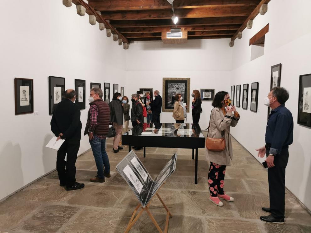 La exposición ‘Fuegos’ ha abierto los actos del 50 aniversario de Amigos del Serrablo.