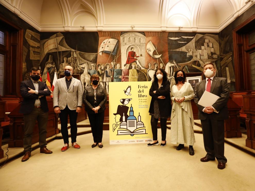 Víctor Lucea, David Lozano, Mercedes Trébol, Marina Heredia, Ángela Labordeta y Ángel Gálvez, en la presentación.