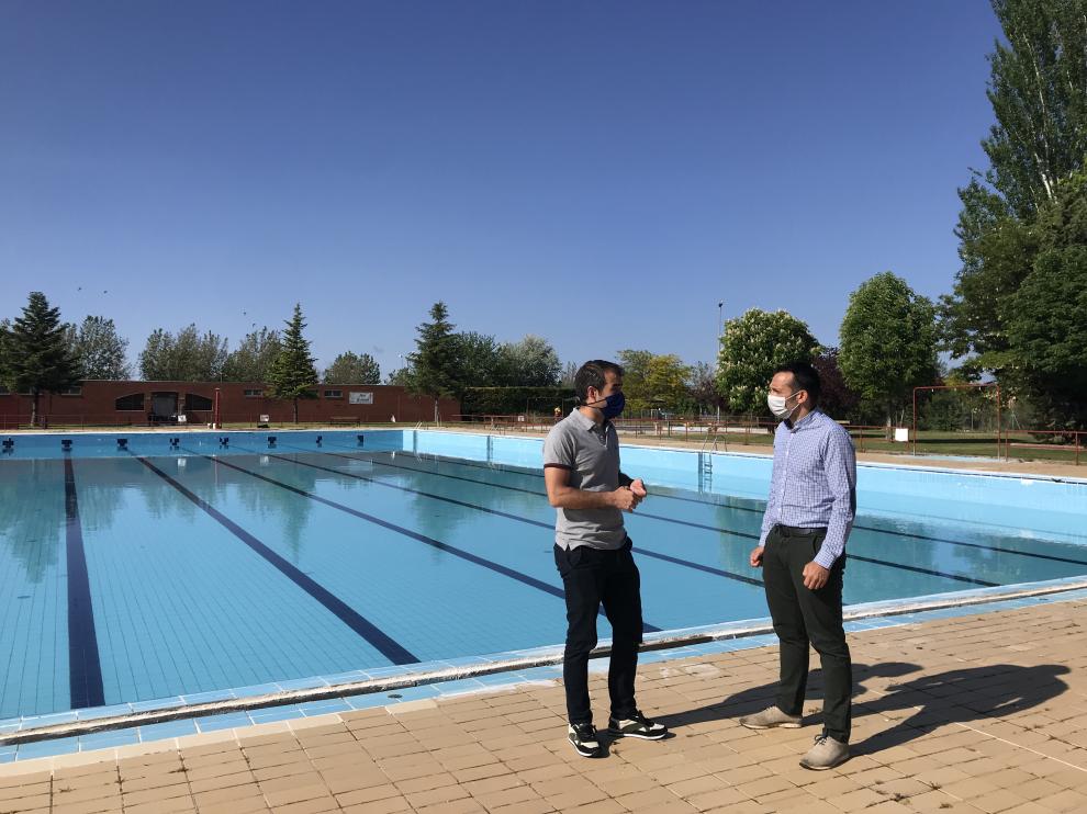 El concejal de Deportes, Carlos Aranda, y el técnico del Servicio Municipal de Deportes turolense, Tomás Martín
