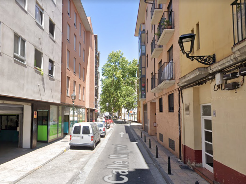 La policía lo sorprendió vendiendo droga en la calle Mayoral.