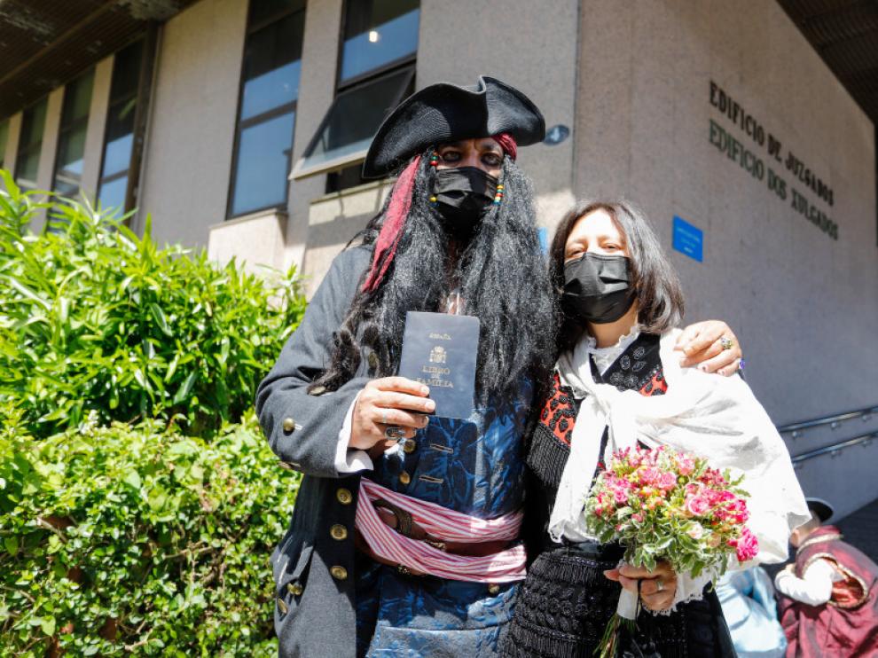 La pareja de Vigo ha logrado casarse con el novio disfrazado de Jack Sparrow.