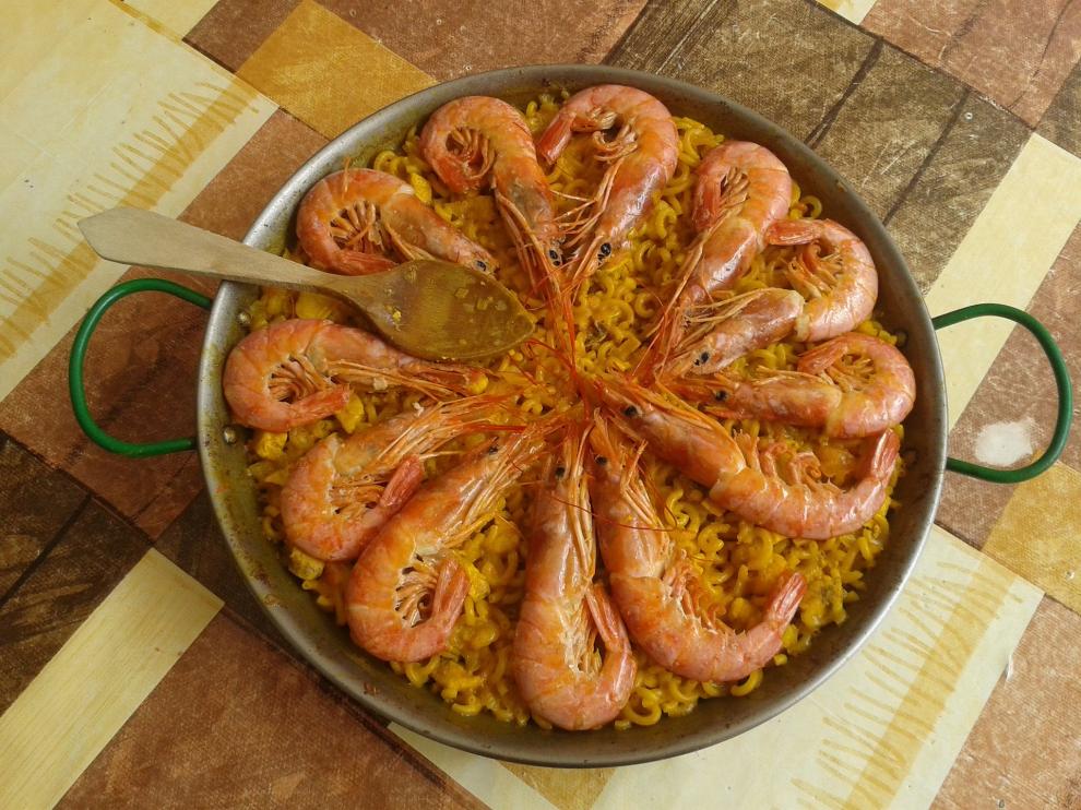 Los fideos se utilizan en platos como la popular fideua