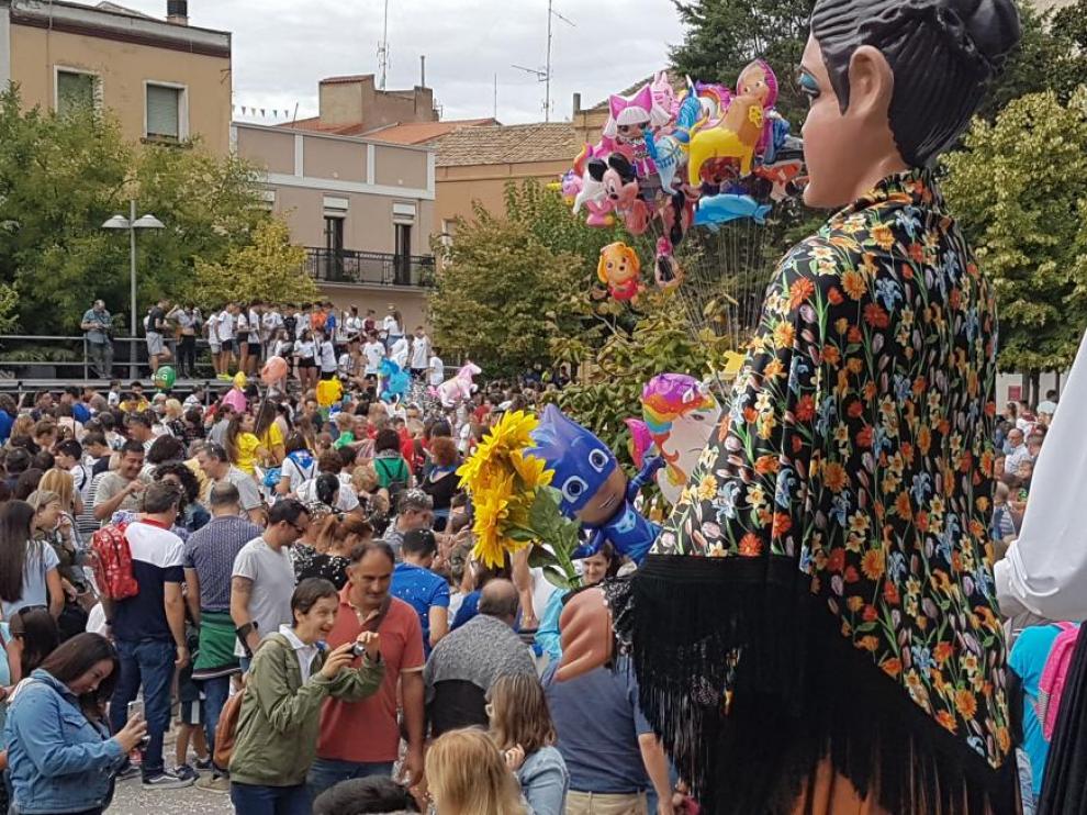 Pasacalles del primer día de fiestas en Binéfar en septiembre de 2019.