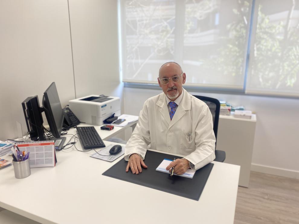 El doctor Carlos Silva, especialista en aparato digestivo y que desarrolla su labor profesional en el hospital HC Miraflores.
