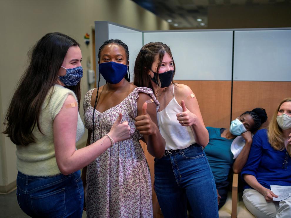 FILE PHOTO: CDC approves Pfizer vaccine for teenagers