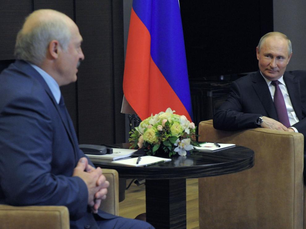 Russian President Vladimir Putin meets with Belarusian President Alexander Lukashenko