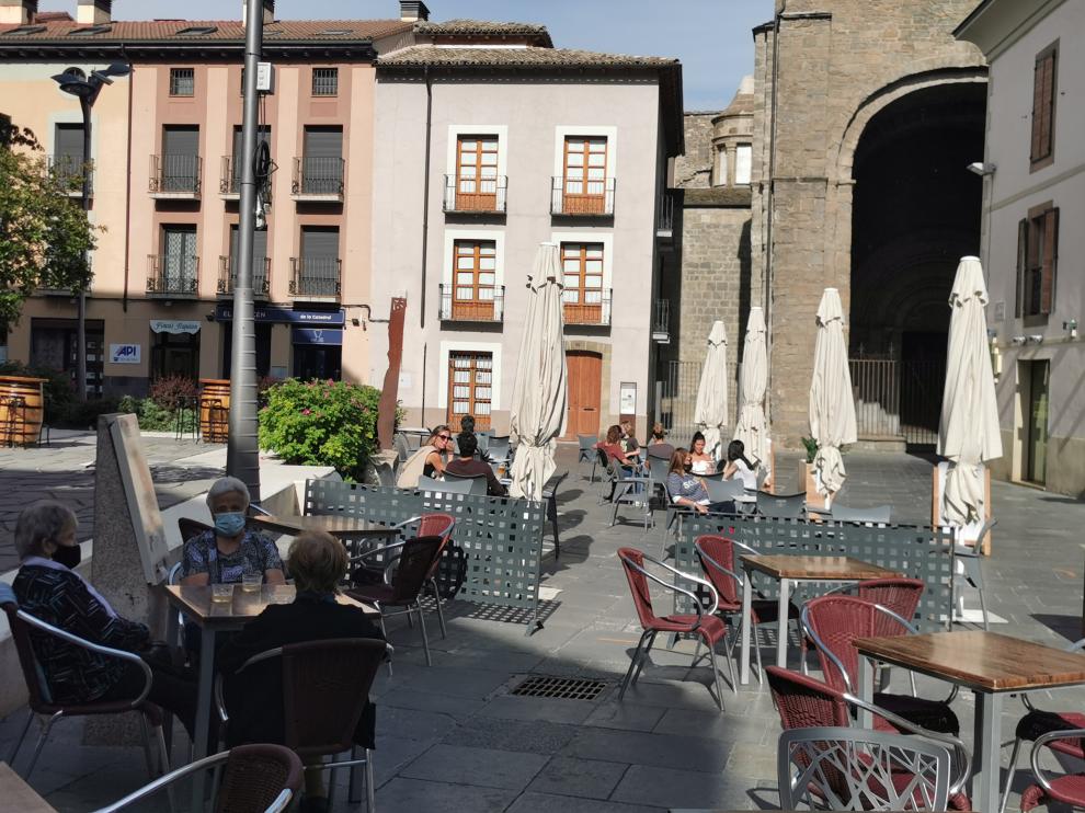 Terrazas en Jaca, este viernes.