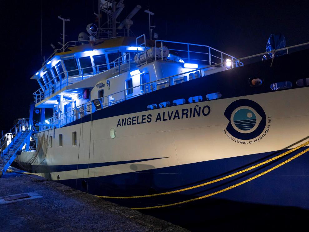 El buque Ángeles Alvariño ha salido de puerto pasado el mediodía.