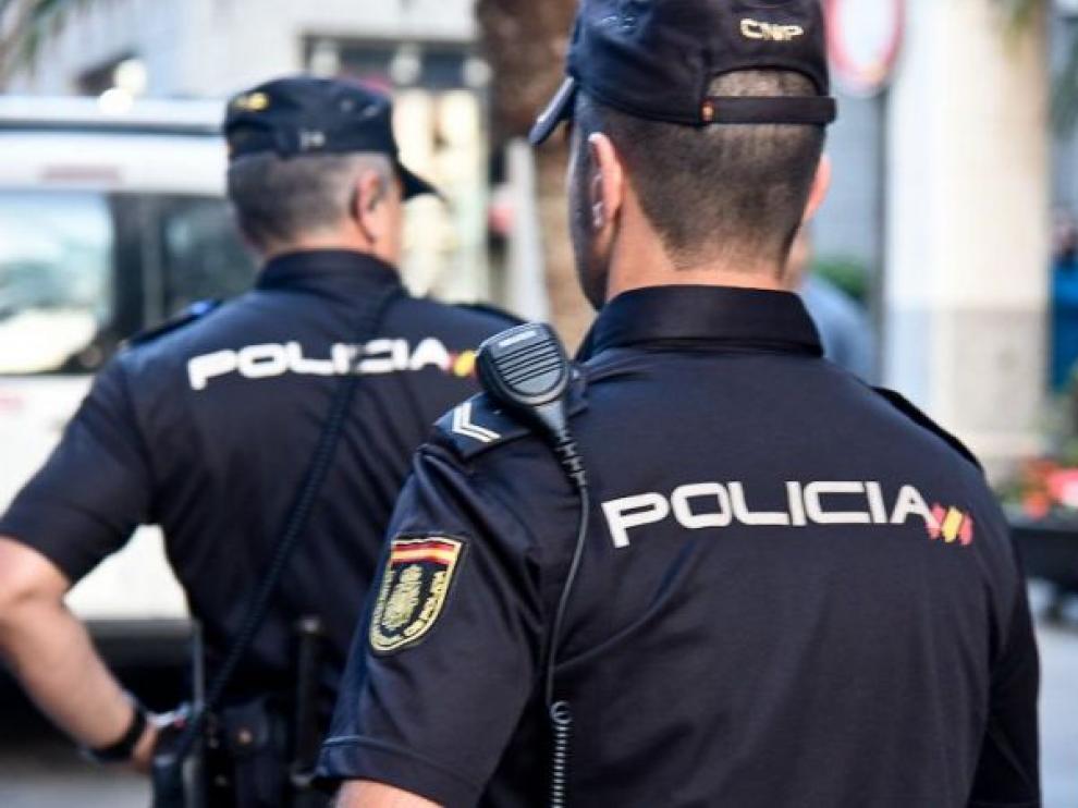 Policías nacionales.
