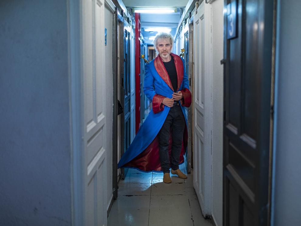 Shuarma, caracterizado como el Principito, el papel que interpretará en el Teatro Principal.