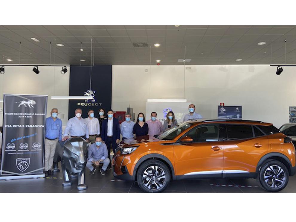 Equipo comercial del concesionario Peugeot PSA Retail Zaragoza nuevo