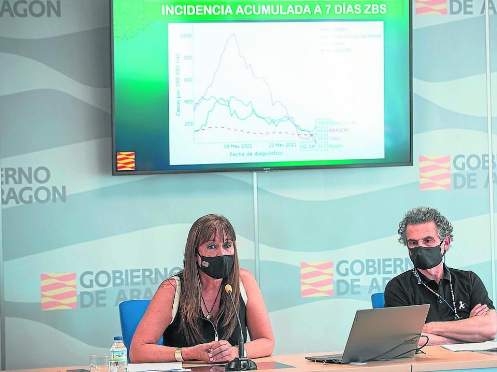 Sira Repollés y Francisco Javier Falo, ayer en la sede del Departamento de Sanidad
