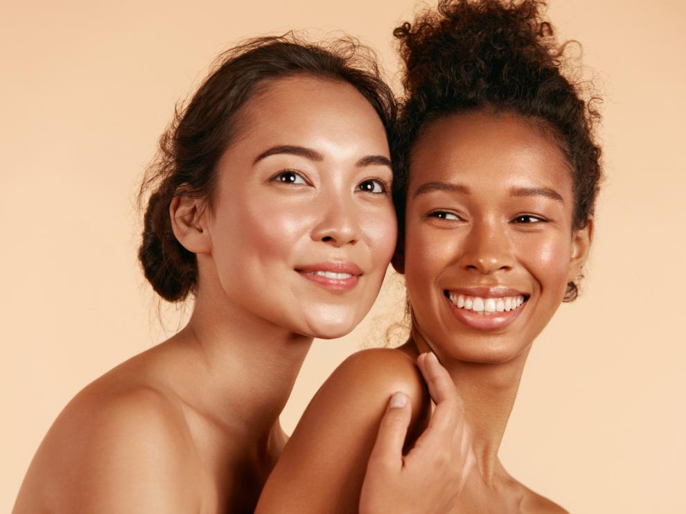 Mujeres luciendo una piel perfecta sin importar el color