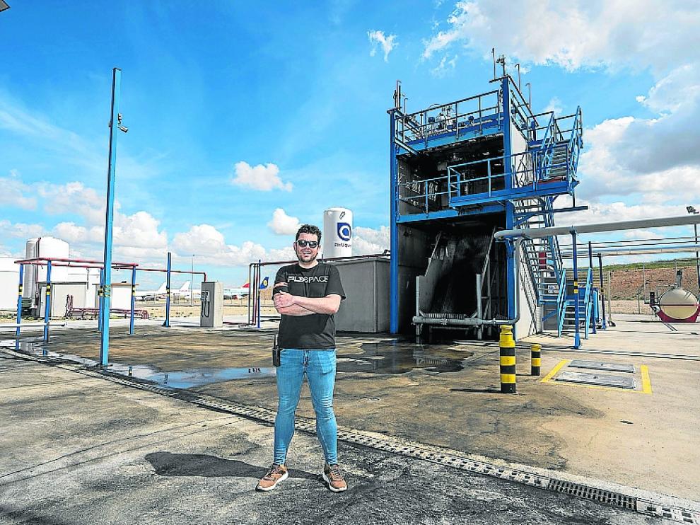 Raúl Torres, socio de PLD, en el banco de pruebas del aeropuerto