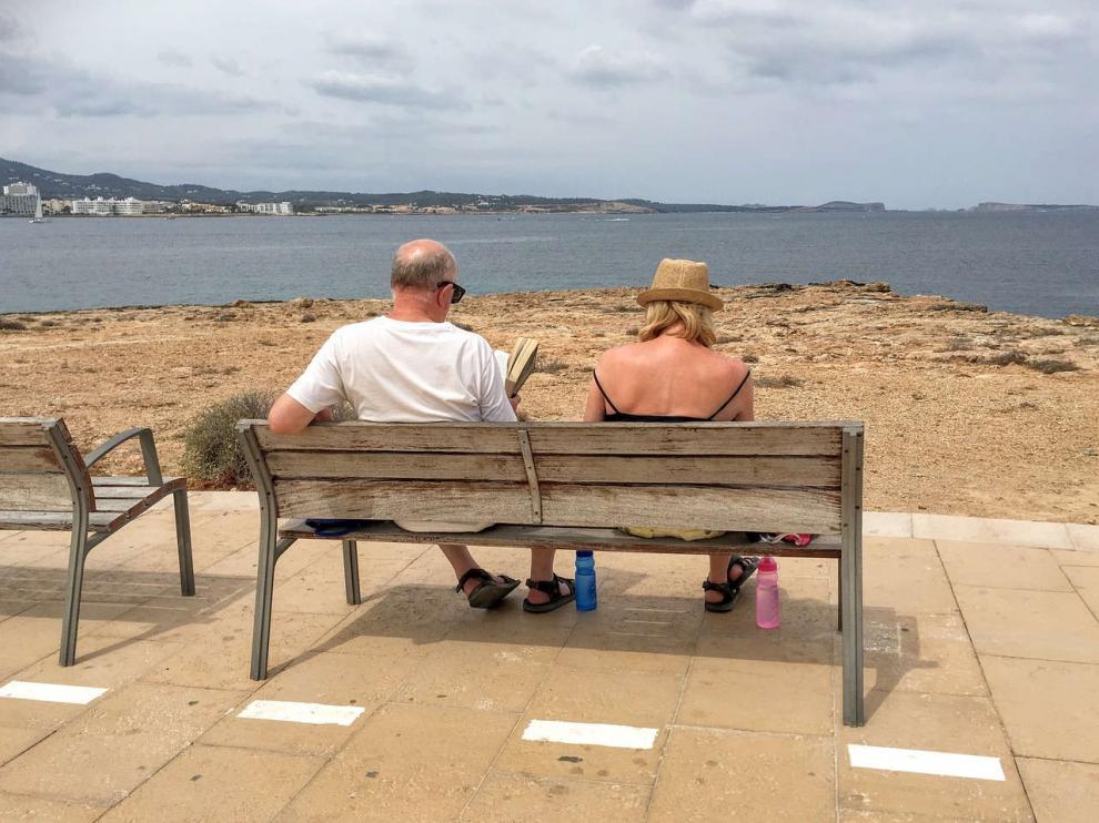 Una pareja de vacaciones en Ibiza