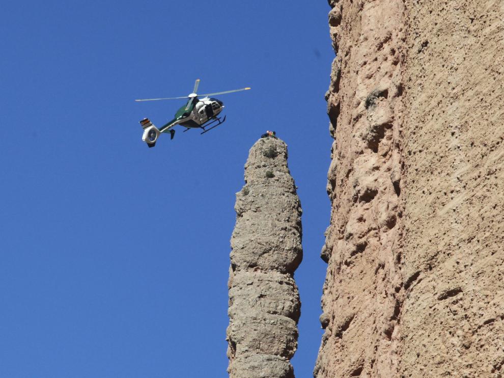 El escalador fue rescatado en los Mallos de Riglos. En la foto, el helicóptero de la Guardia Civil, en una imagen de archivo.