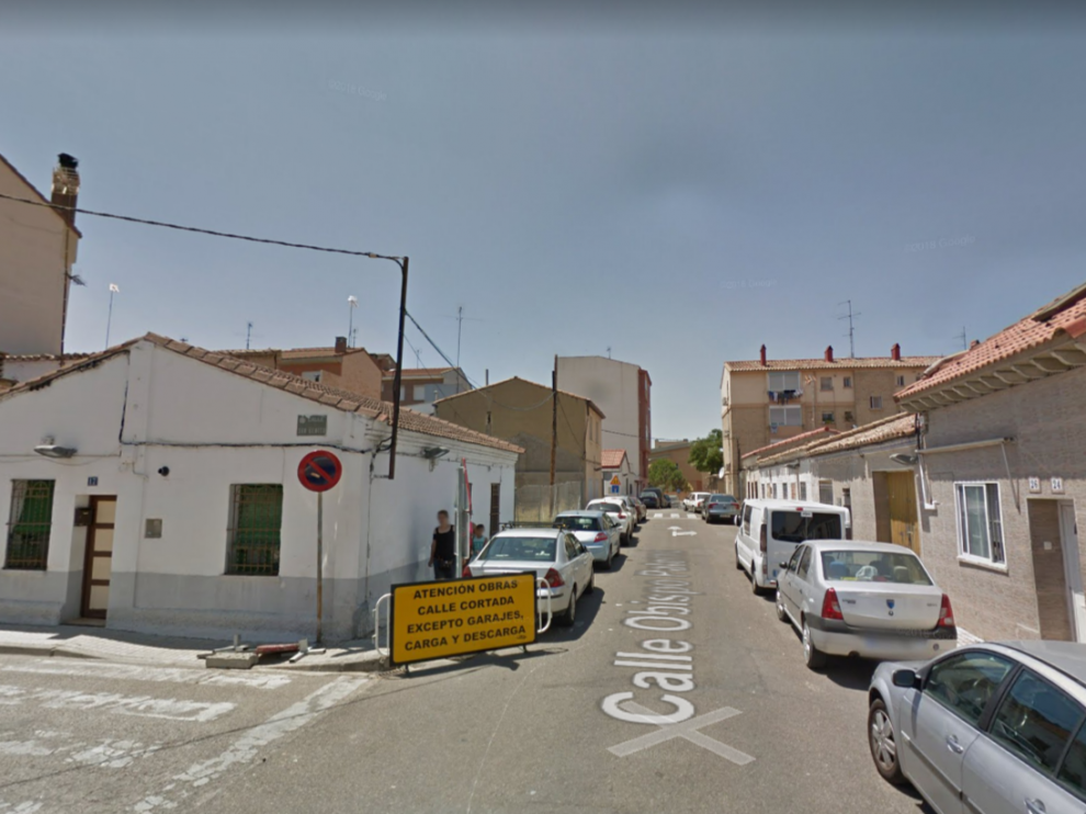 El camión estaba aparcado en la calle del Obispo Paterno, en el barrio Oliver de Zaragoza.