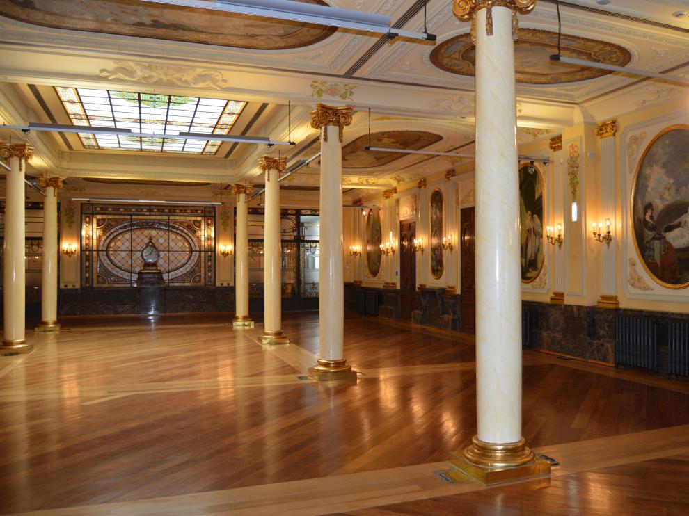 En la imagen, Salón de Columnas del Edificio Caja Rural.