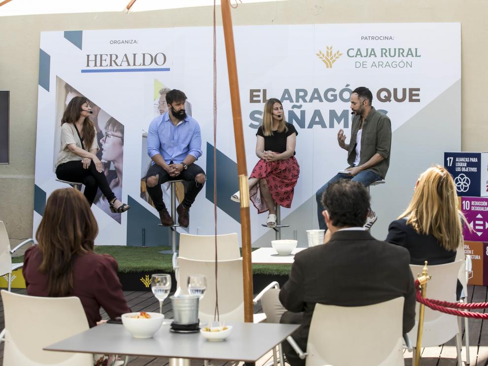 Lorena Cosba, Sergio Royo, Cristina Hidalgo y Christian Peribáñez, ayer en la azotea de Caja Rural.