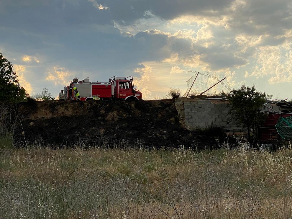 Un vehículo de Bomberos en la zona del incendio