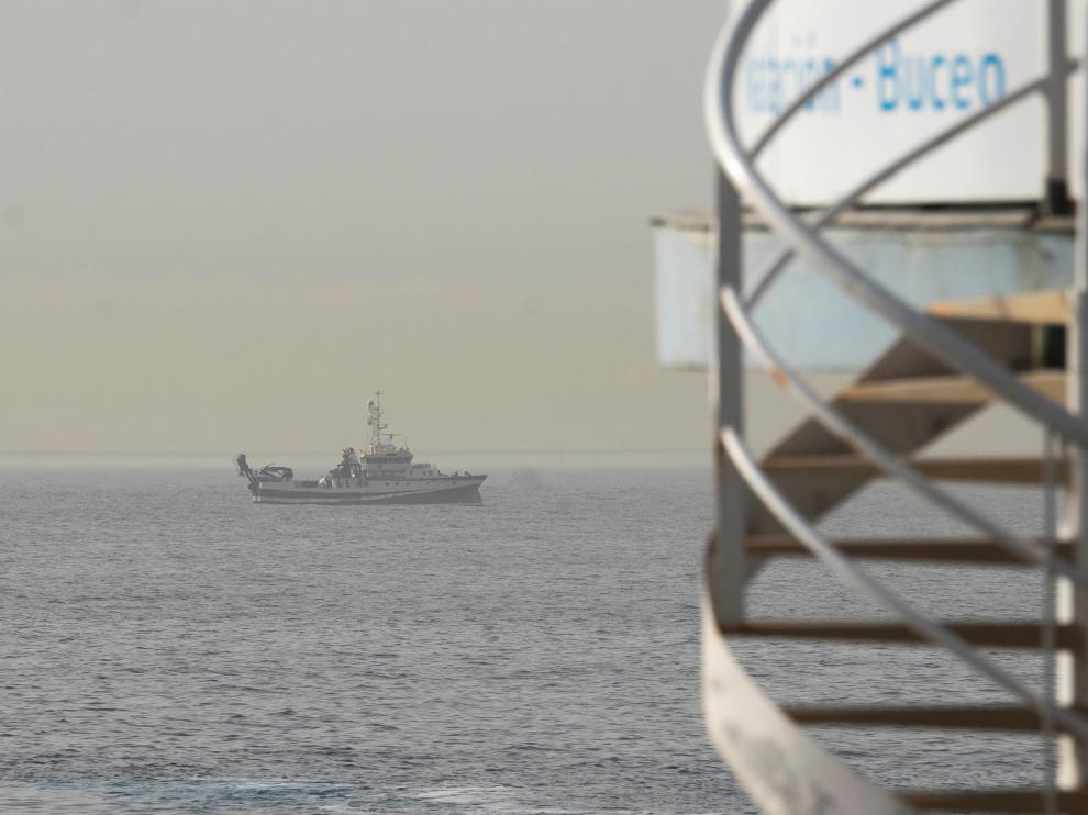 El barco oceanográfico sigue rastreando los fondos marinos de Tenerife en busca de pistas sobre las niñas desaparecidas