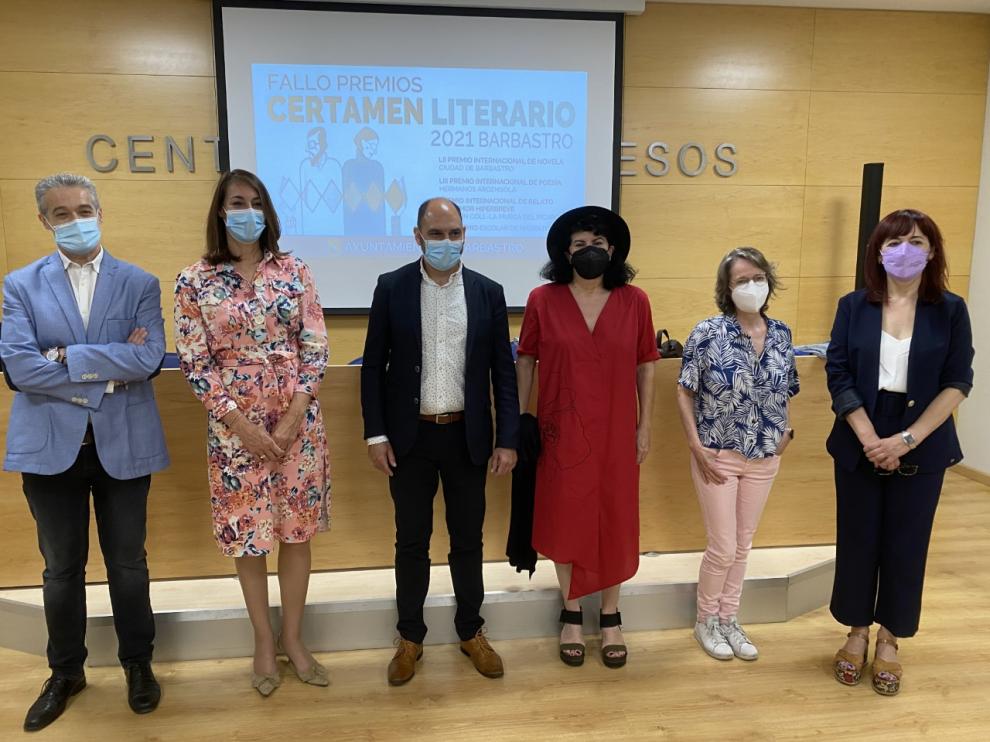 Juanfer Briones, Blanca Galindo, Fernando Torres, Aurora Luque, Marta Sanz y María Ángeles Naval.