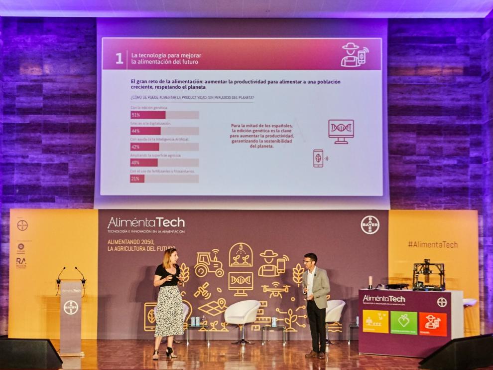 La divulgadora científica Deborah García presentó en Zaragoza los resultados del informe 'Alimentando 2050'.