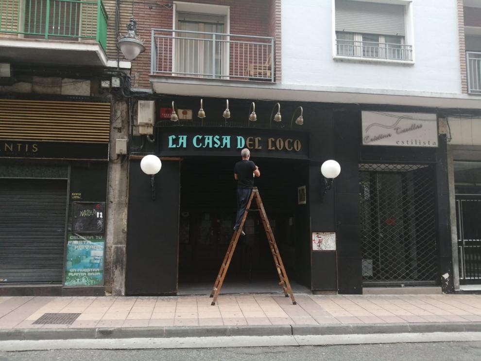Preparativos en La Casa del Loco para reabrir, este viernes.