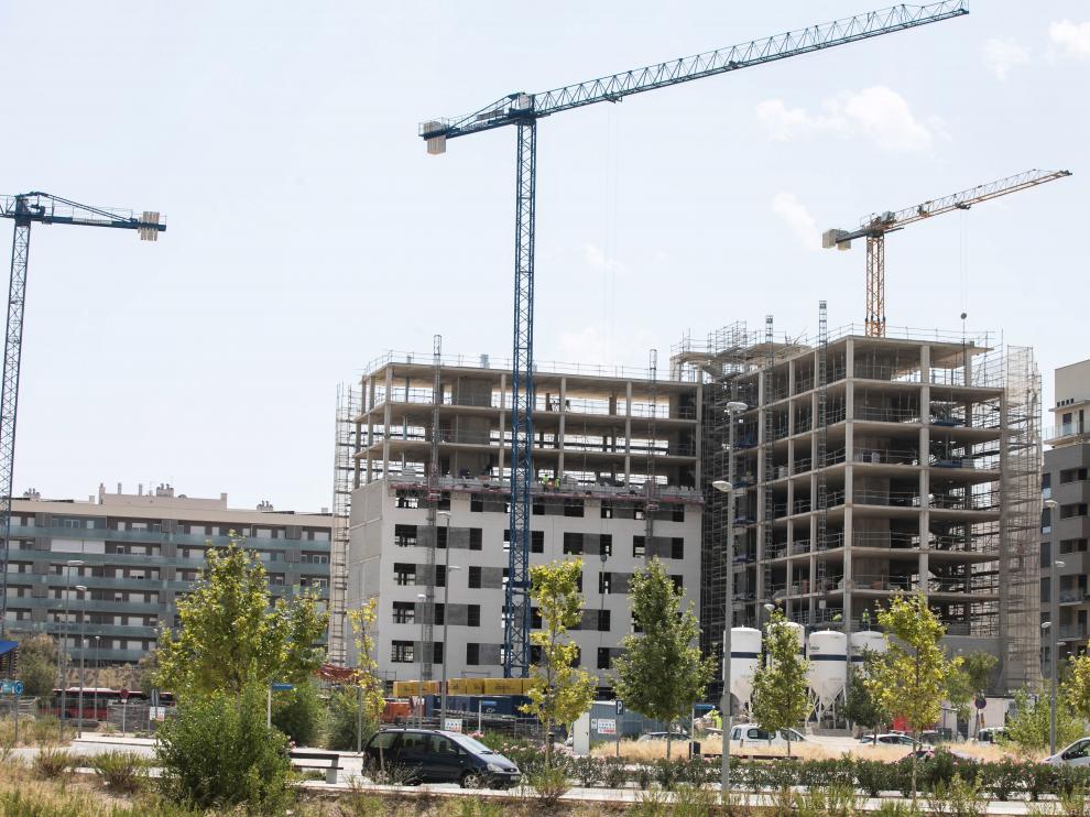 Imagen de archivo de la construcción de una promoción de viviendas en Zaragoza